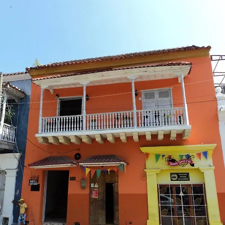Hotel El Centenario 3*