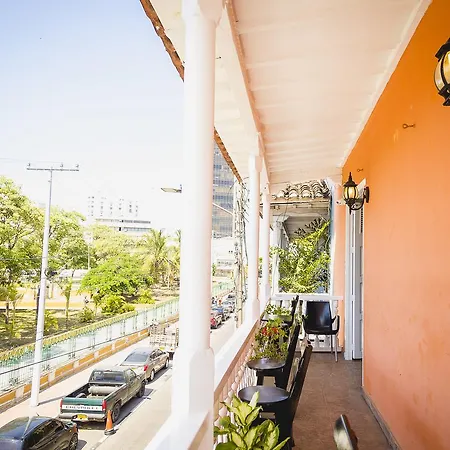 El Centenario Hotel 3*